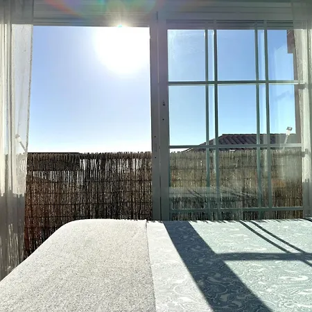 Peaceful With Amazing Sea Views And Free Parking Apartment