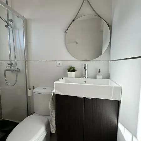 Peaceful With Amazing Sea Views And Free Parking Apartment