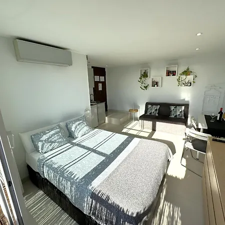 Peaceful With Amazing Sea Views And Free Parking *