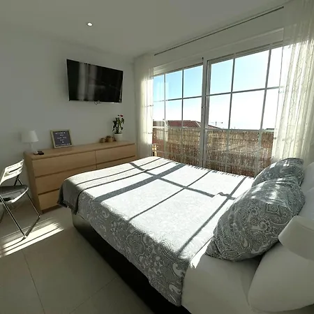 Peaceful With Amazing Sea Views And Free Parking