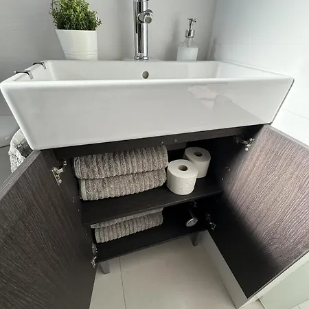 Peaceful With Amazing Sea Views And Free Parking *